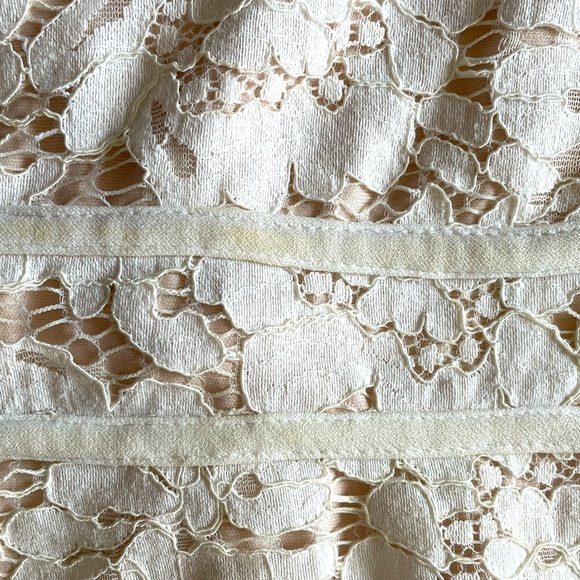 TOBI IVORY & NUDE LACE BODYCON DRESS - Picture 7 of 10
